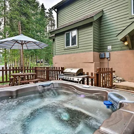 Spacious Breck Gem With Hot Tub Walk To Ski Shuttle